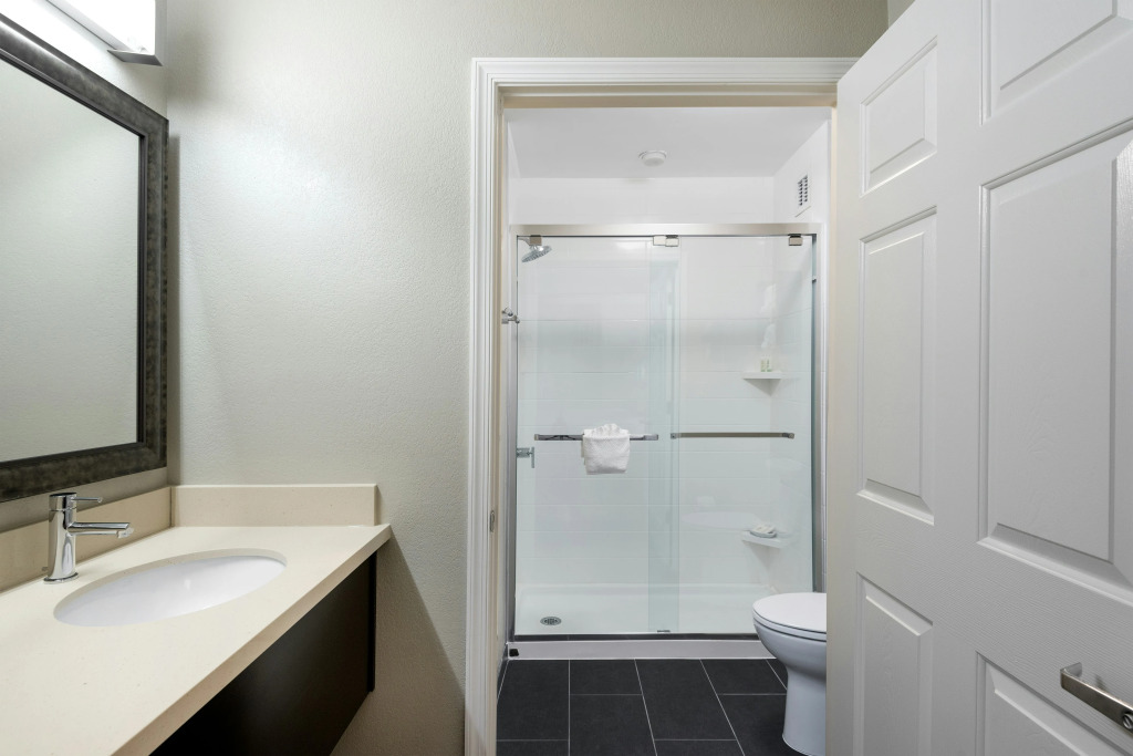 Staybridge Suites Chantilly Dulles Airport by IHG