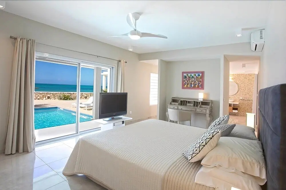 Beachfront Bliss, Pool, AC, Free Wifi, Concierge, Exclusive Terres Basses Location