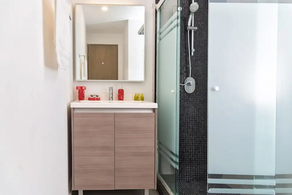 Bright, Comfy w Terrace Apt 1KSB, 1BD, 1 SofaB, 2BTH by Mty Living