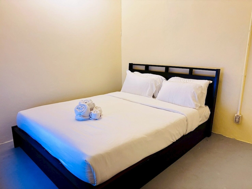 Sukhum Charoen Krung Tak-Sin bridge guest house