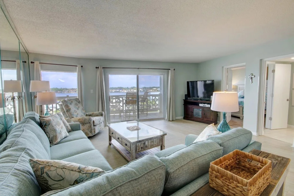 554 El Matador 1 Bedroom Condo by RedAwning