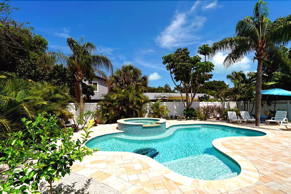 Manatee Cottage 2 Bedrooms 2 Bathrooms Home