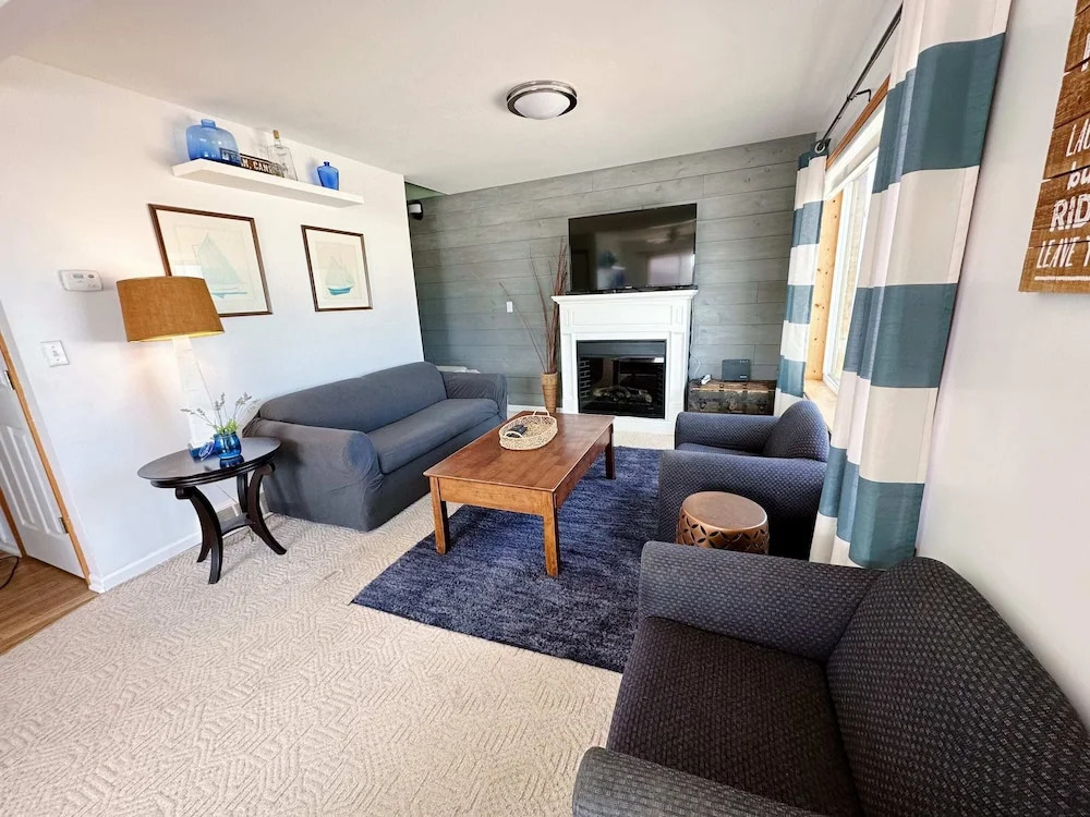 Beach Club of Oscoda Garden Cottage on the Lake