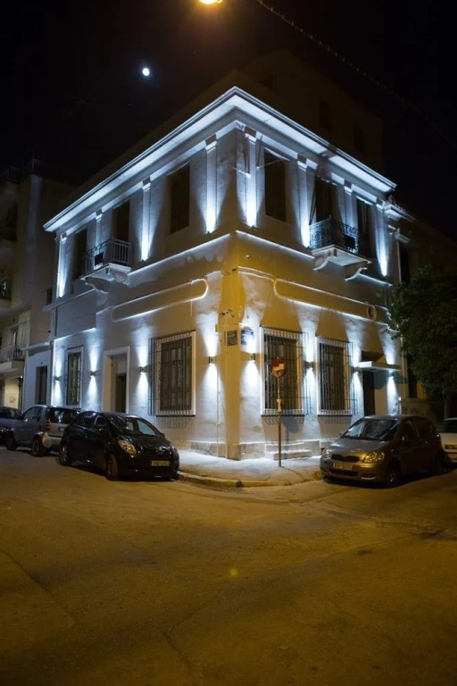 The Bozonians Neoclassical house