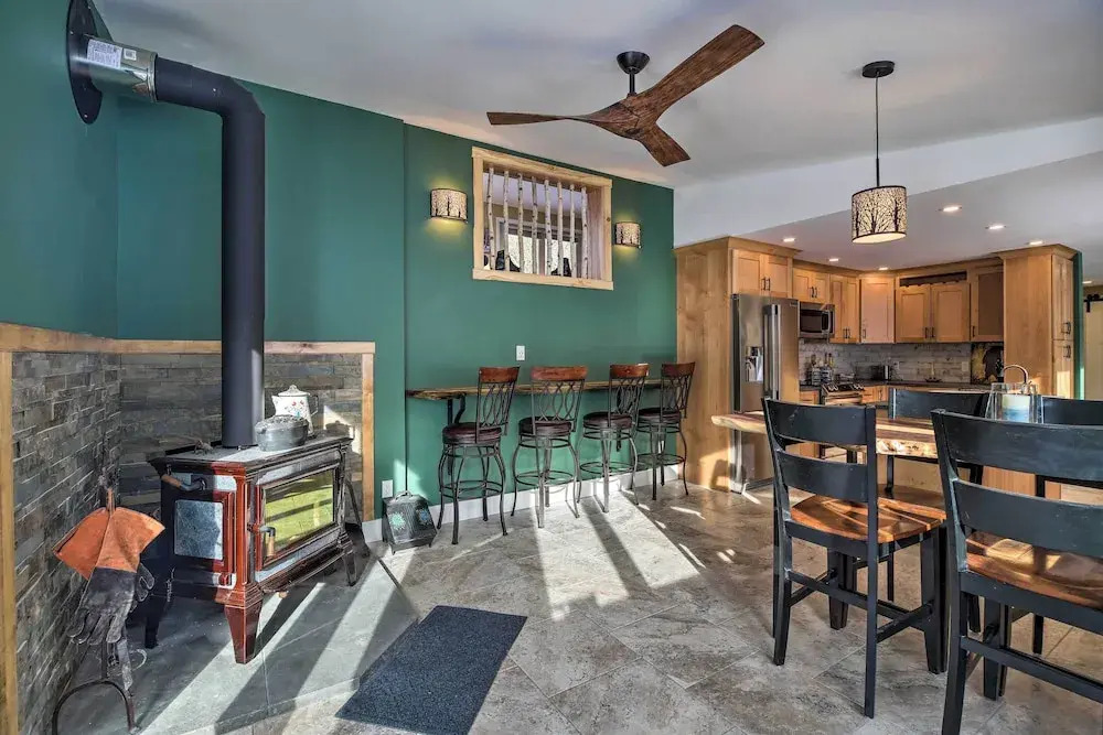 Cozy Home w/ Sauna: Mins to Stowe Mountain Resort