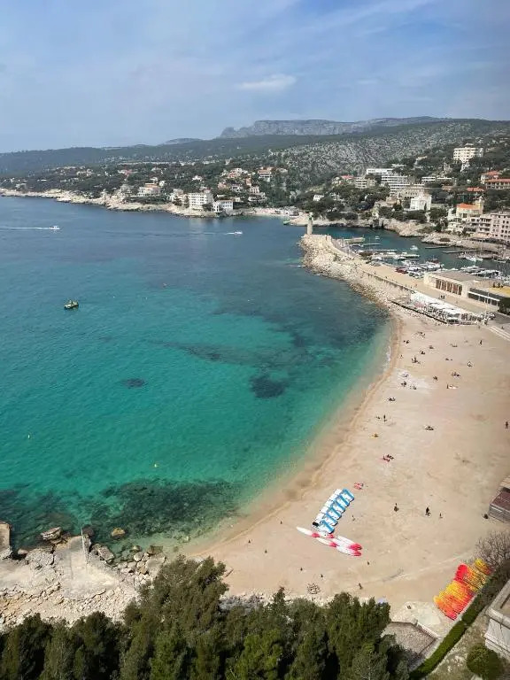 Cassis centre, superbe appartement neuf, 50m port.