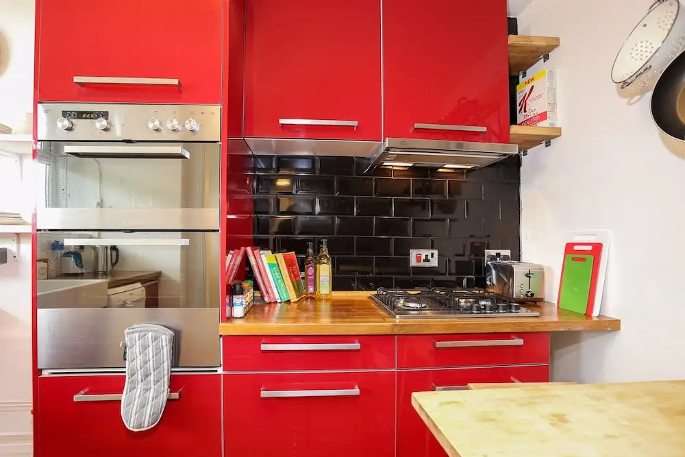 Light and Spacious 3 Bed Next to Victoria Park
