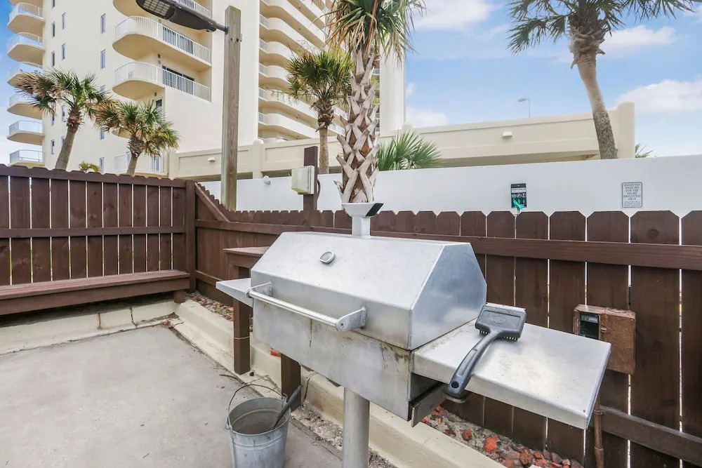 Palms 404- 4th Floor Corner Unit Beach