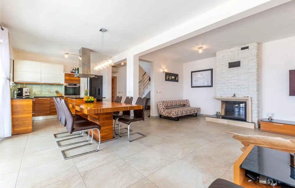Amazing Home in Celina With Wifi and 4 Bedrooms