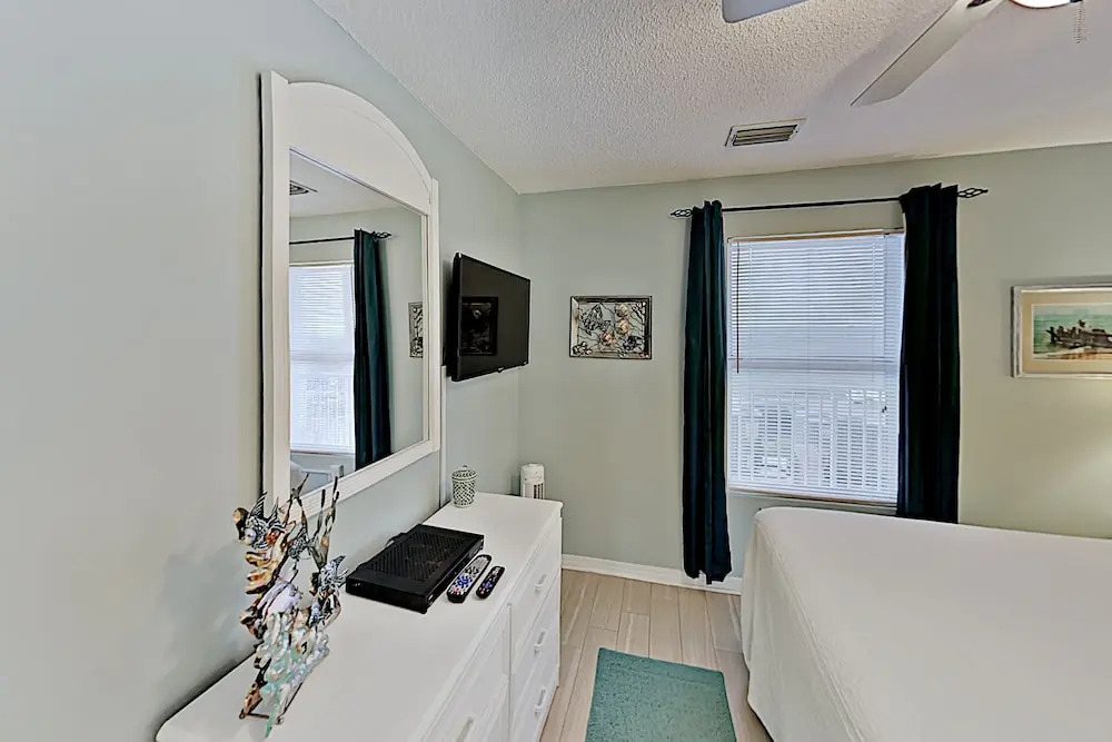New Listing! Coastal Gem W/ Pool, 1 Block To Beach 1 Bedroom Condo