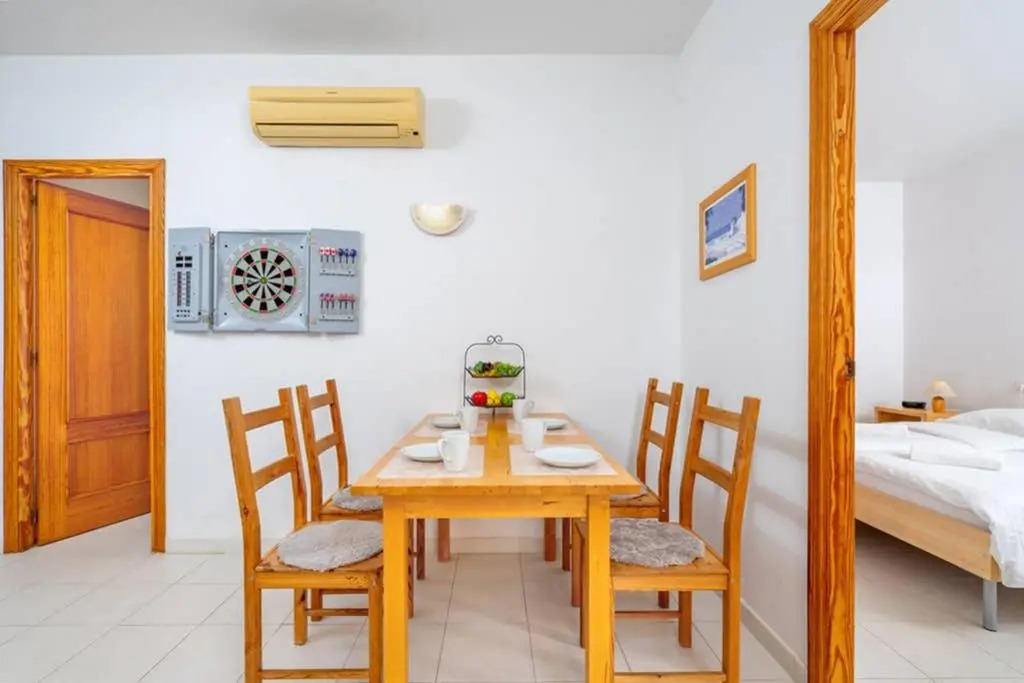 Lovely Flat with Open Pool in El Higueron Ref 106