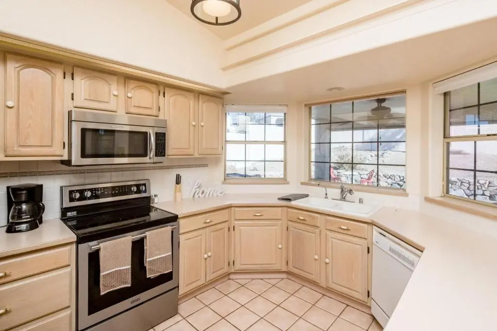 NEW! Desert Pool & Spa Home, Minutes To Beach!