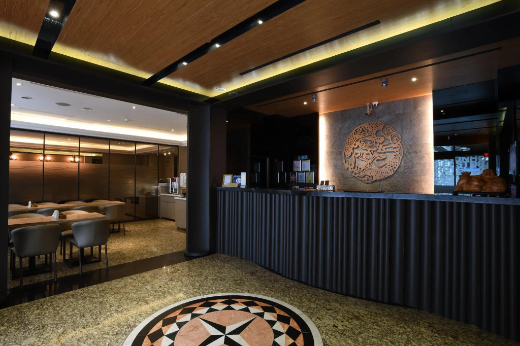 East Dragon Hotel