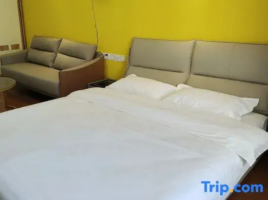 2.  Qianyuan Boutique Apartment, Jiuzhaoye Square Store