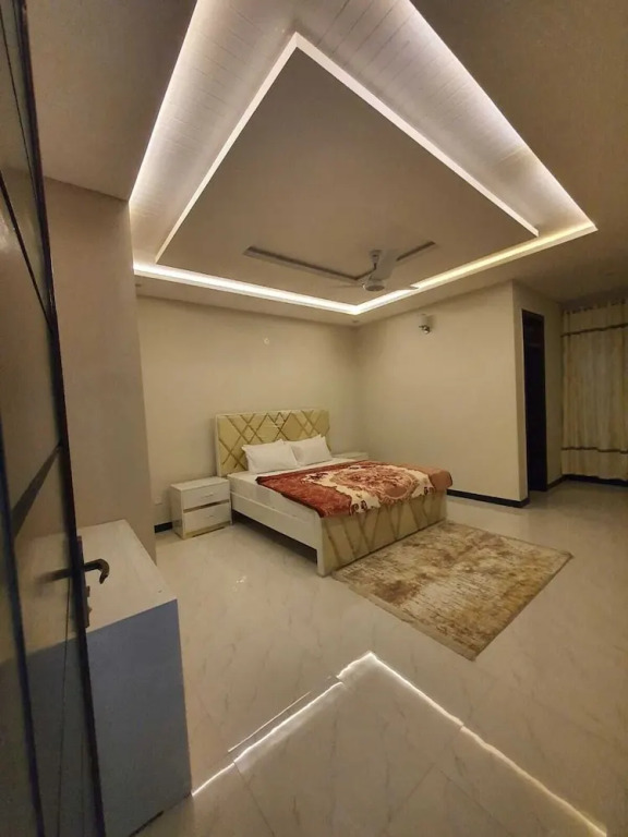Roomph Transit Guest House