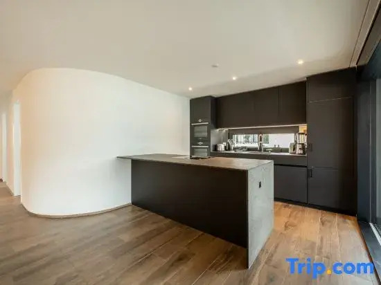 Swiss Living | High-Tech Kitchen, 1G WiFi, Balcony