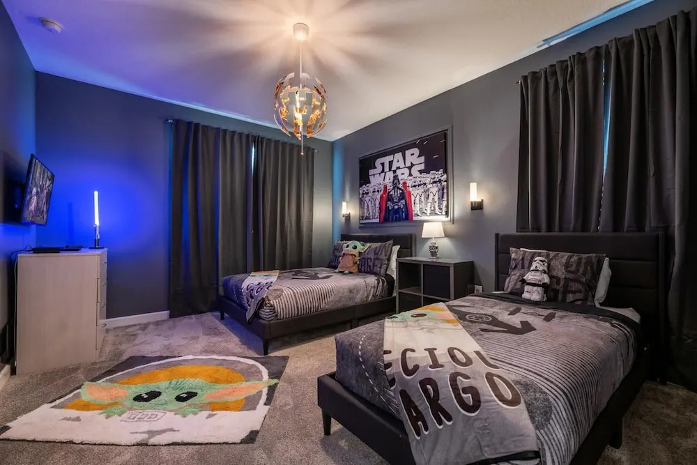 5BR Themed Home - Private Pool Prime Location