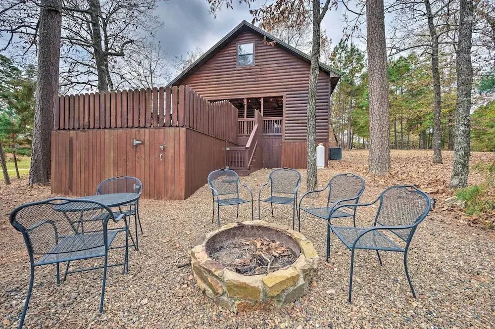 Hot Tub: 'little Bear's Pond' Broken Bow Cabin