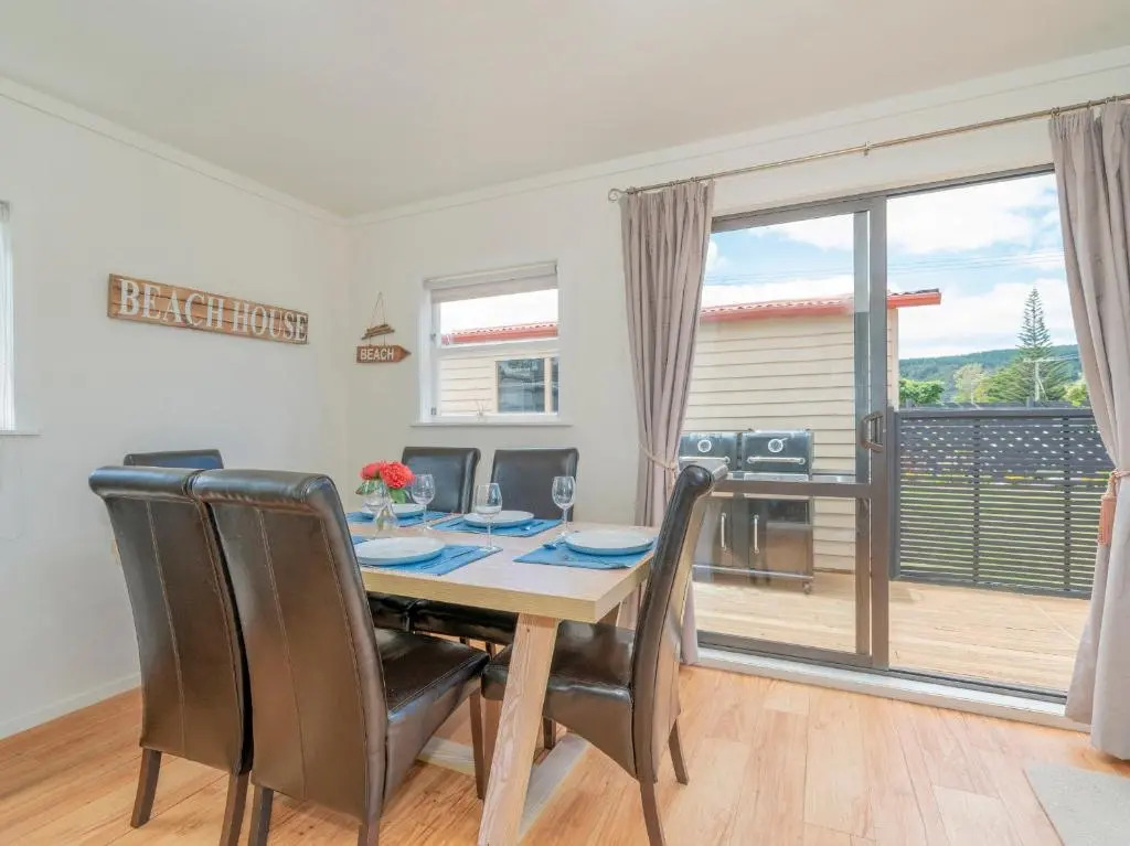 Beach House on Hetherington - Whangamata Home