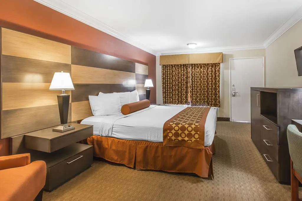 Rodeway Inn & Suites Canyon Lake-Menifee West