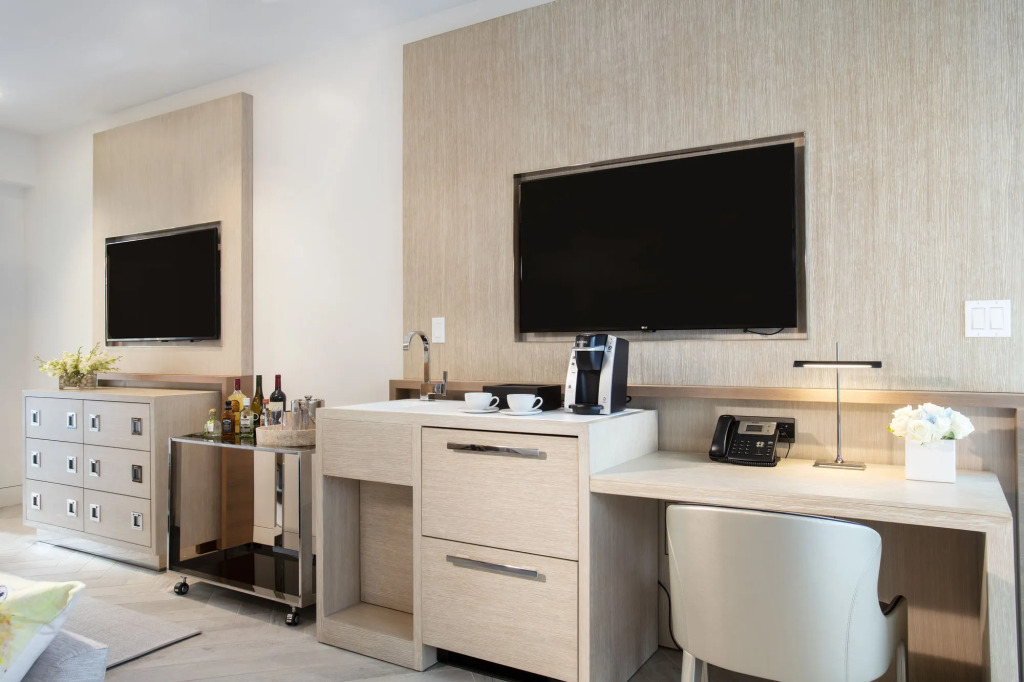 H2O Suites- Adults Only