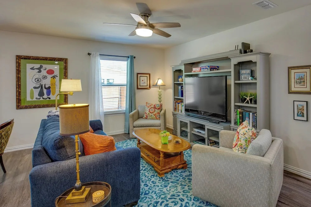 Game Room + Walk to Beach: Gun Barrel City Gem!