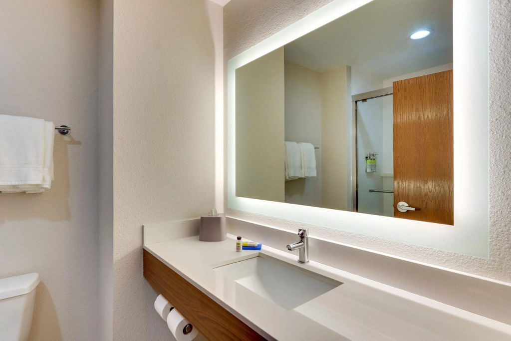 Holiday Inn Express & Suites Lake Worth by IHG