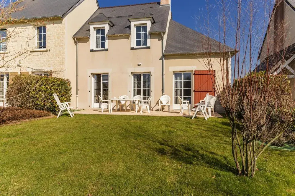 Holiday Home in Residence Le Green Beach, Port-en-besssin-huppain