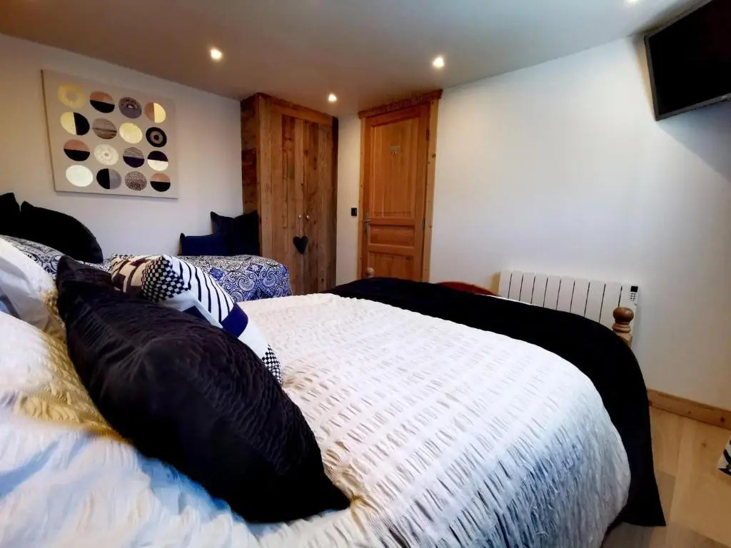 Chalet cosy avec cheminée et parking, pour 8 personnes - FR-1-598-35