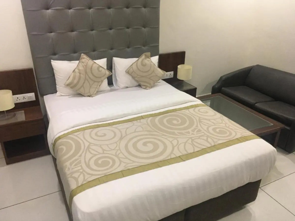 Manuni Inn - Riverside Hotel