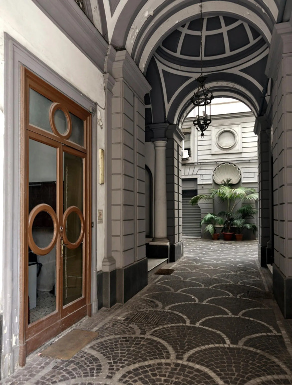 Elegant Apartment at Chiaia by Wonderful Italy