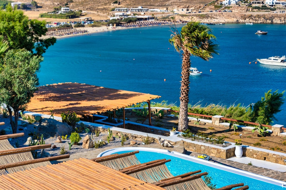 Villa "Kalli" with private pool - beachfront - Kalo Livadi