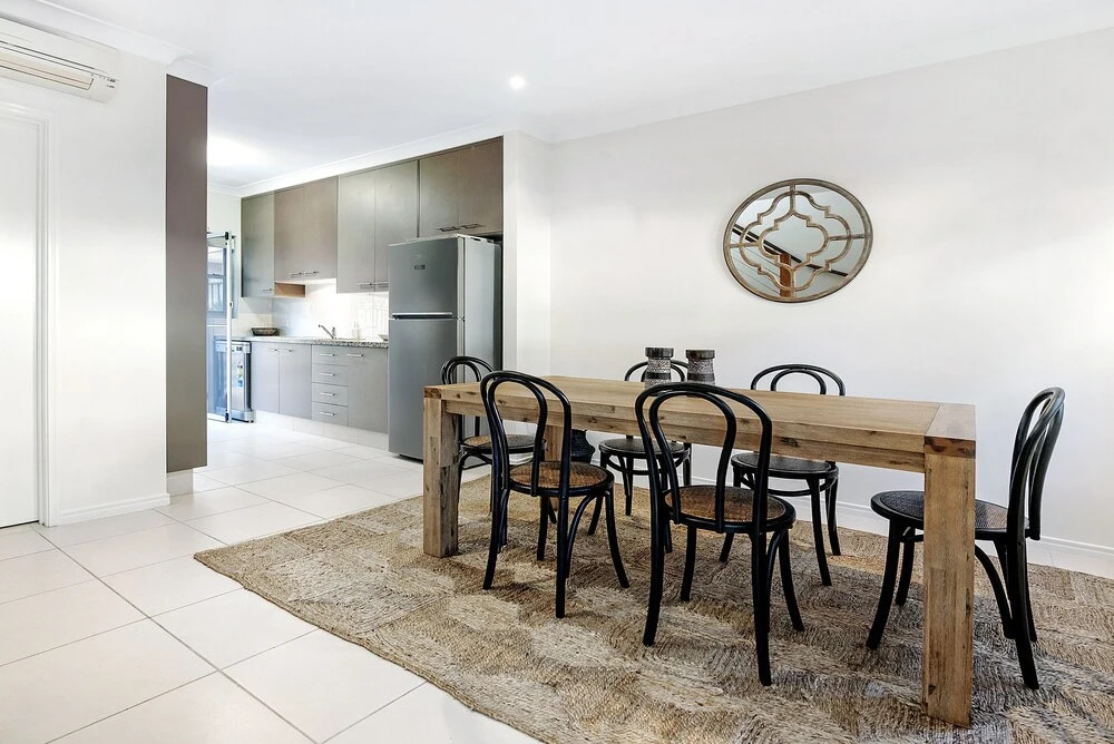 Broabdeach Sleek & Stylish Living