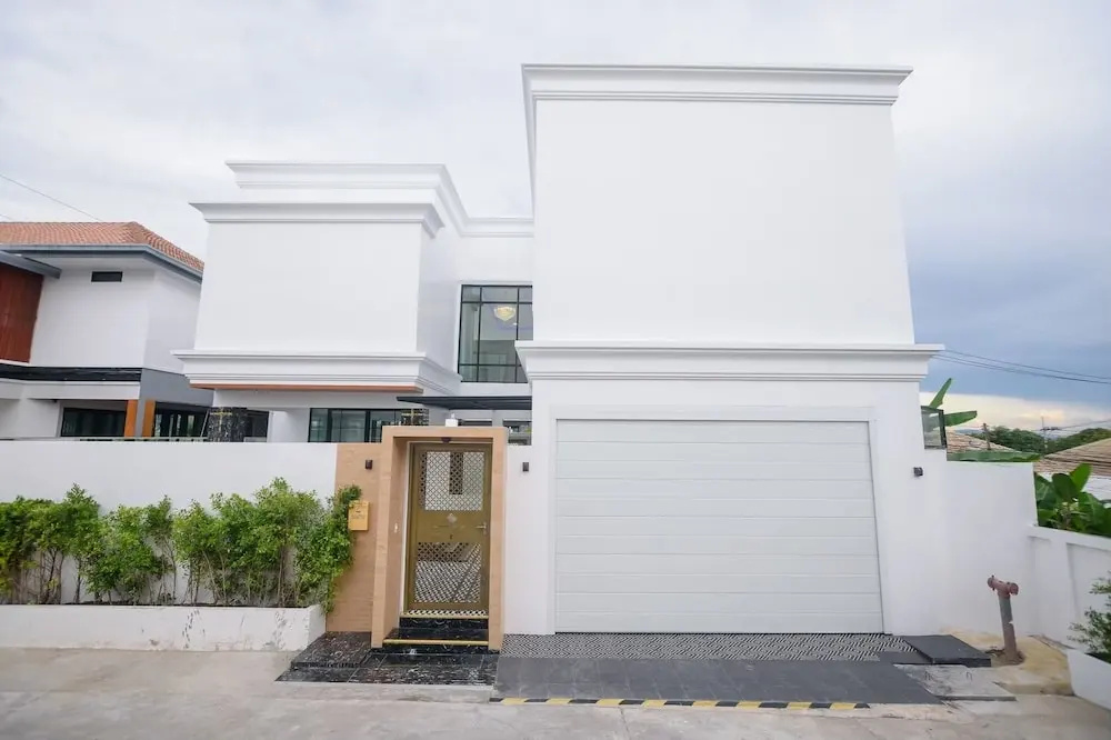 Pattaya Villa w/bathtub - Exquisite Pool Villa I