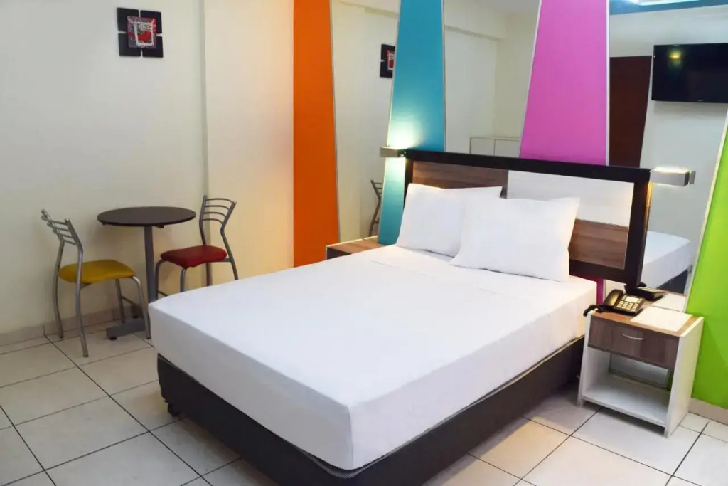 Hotel Colors Canada