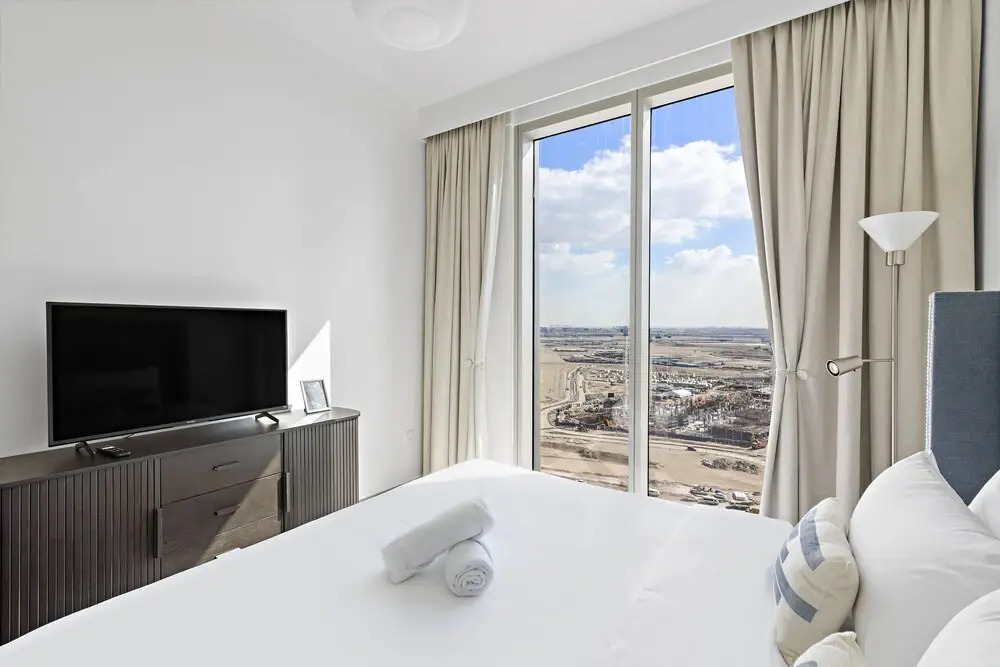 WelHome - Stylish Condo With Cityscape View in Creek Harbour