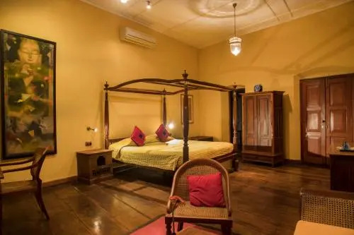 Old Harbour Hotel
