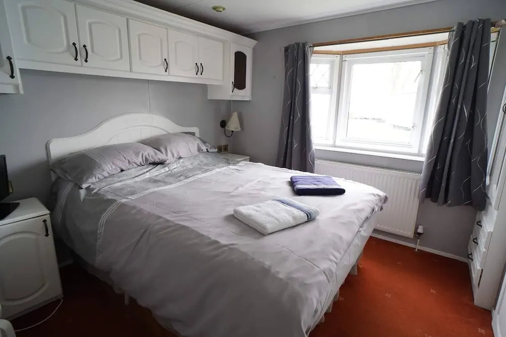 Caravan-sleeps 5-pets Ok-parking-linen Incl