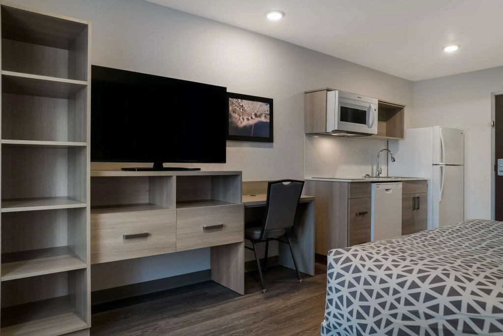 WoodSpring Suites Detroit Sterling Heights