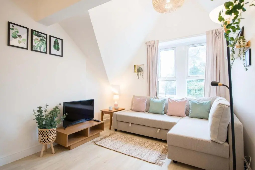1 bed central Cardiff loft apartment near Stadium