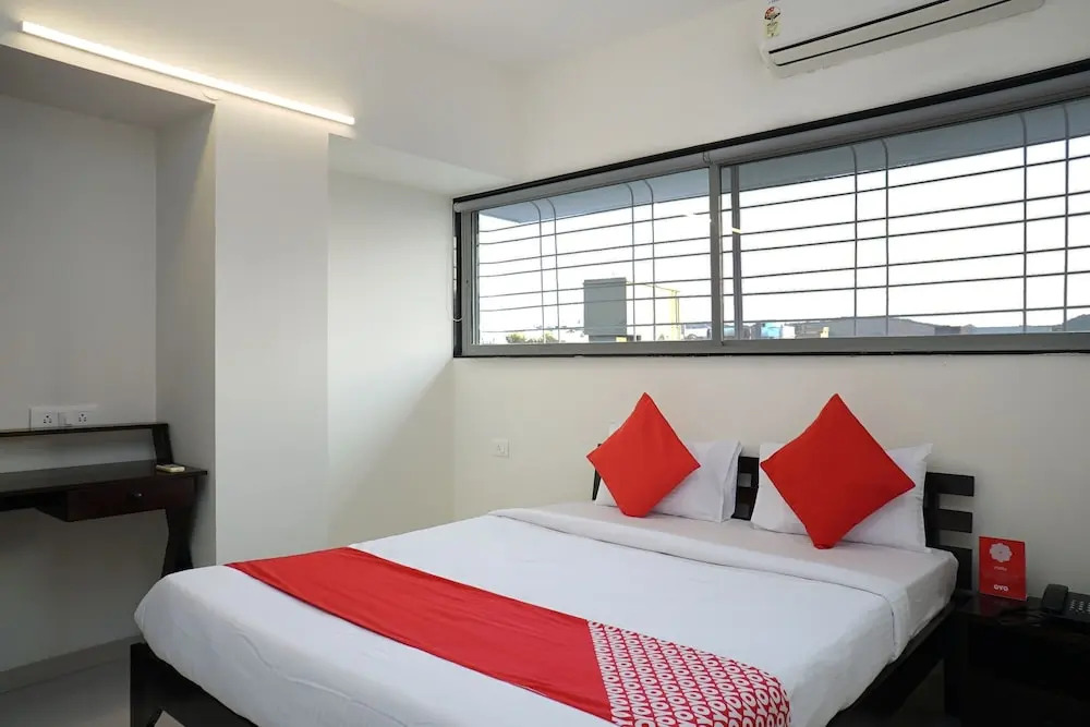 OYO 23670 Hotel Resonare Residency