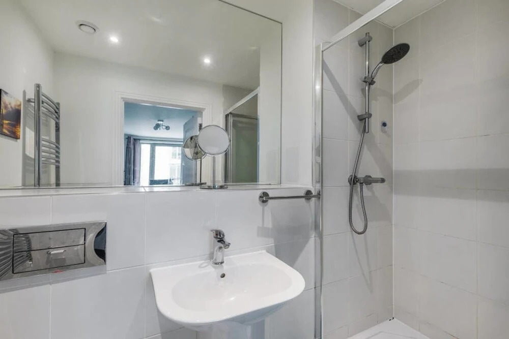 Stunning 2BR Home In Tottenham Hale W/balcony