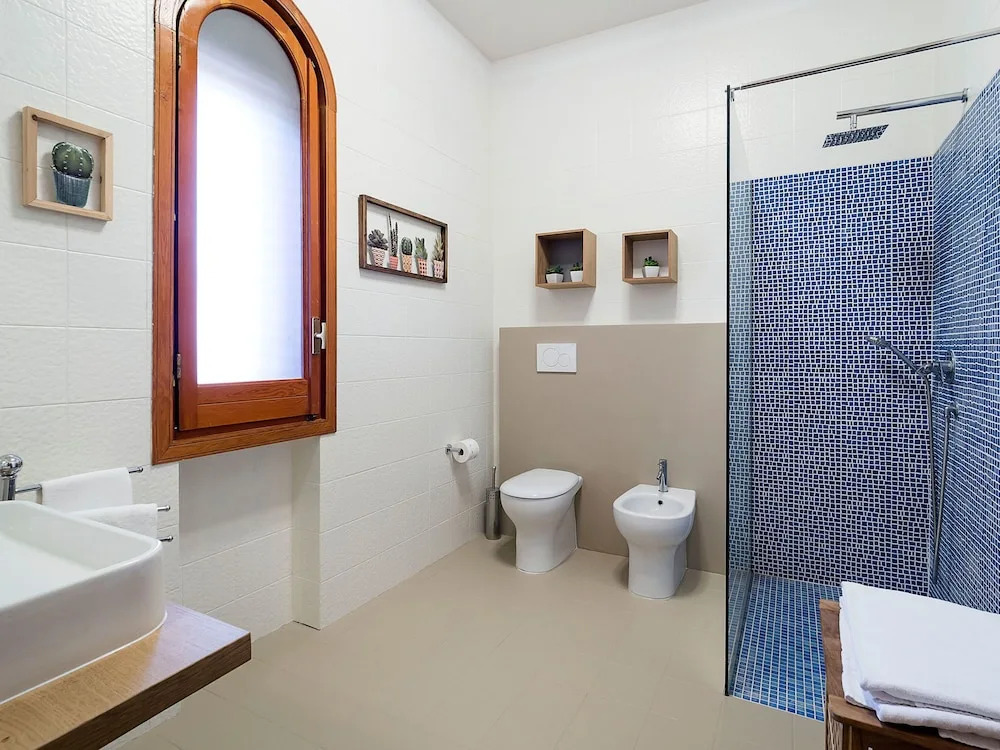 Gorgeous Villa With Whirlpool Bath and Breathless View, Near the Sea