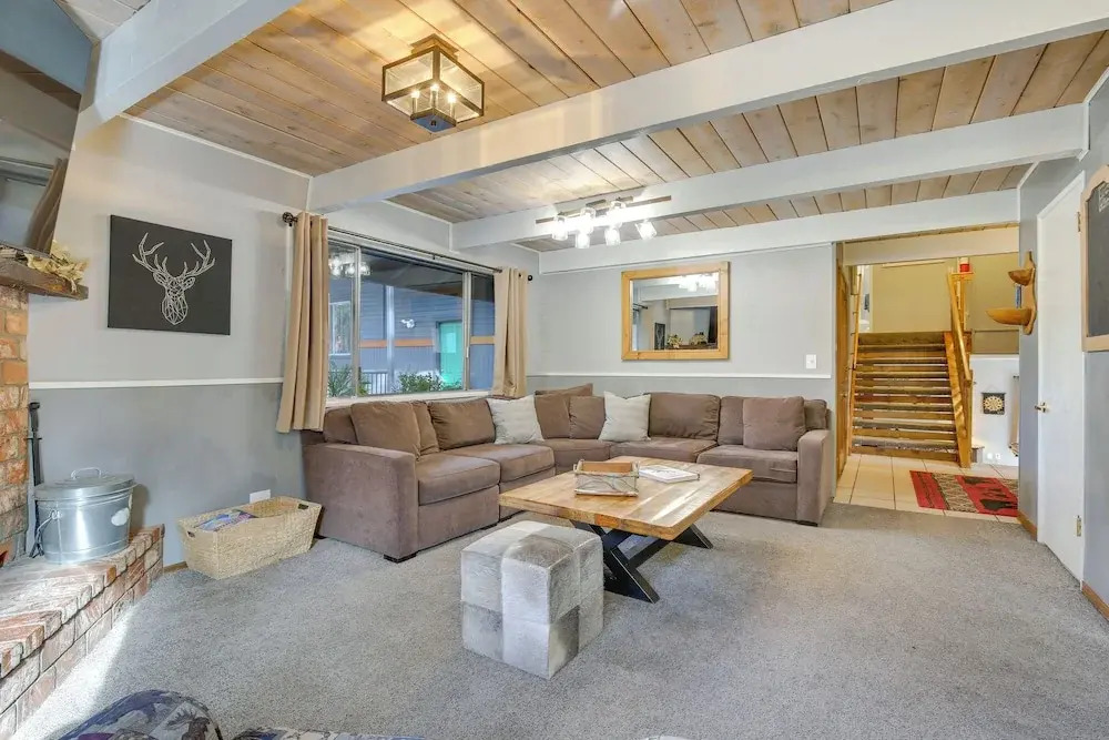 2 Mi to Lake & Skiing: Big Bear Family Cabin