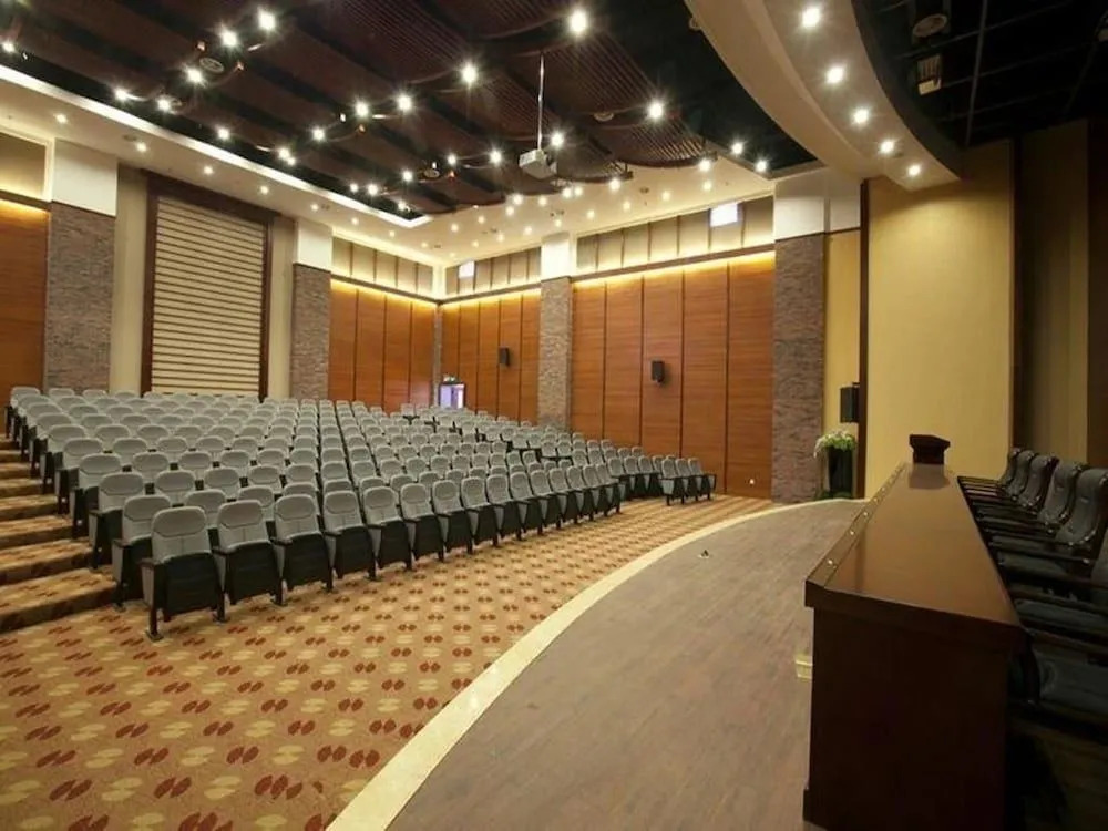 Kunming Maple Palace Hotel