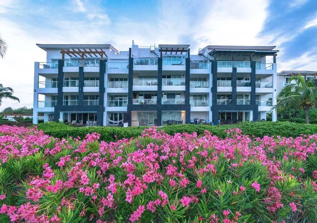 True Beachfront Condo - Corazon