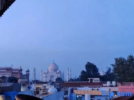 Joeys Hostel Agra - 200m from Taj Mahal