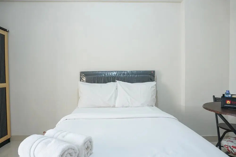 Fully Furnished Studio at Green Park View Apartment