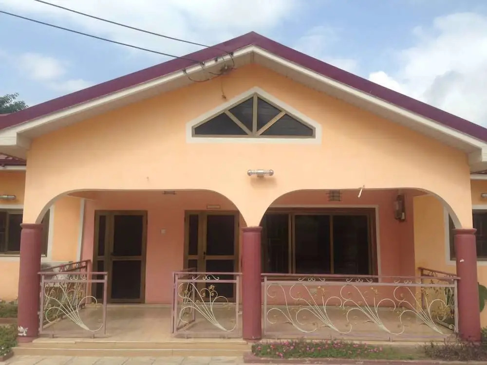 Kwamo Executive lodge