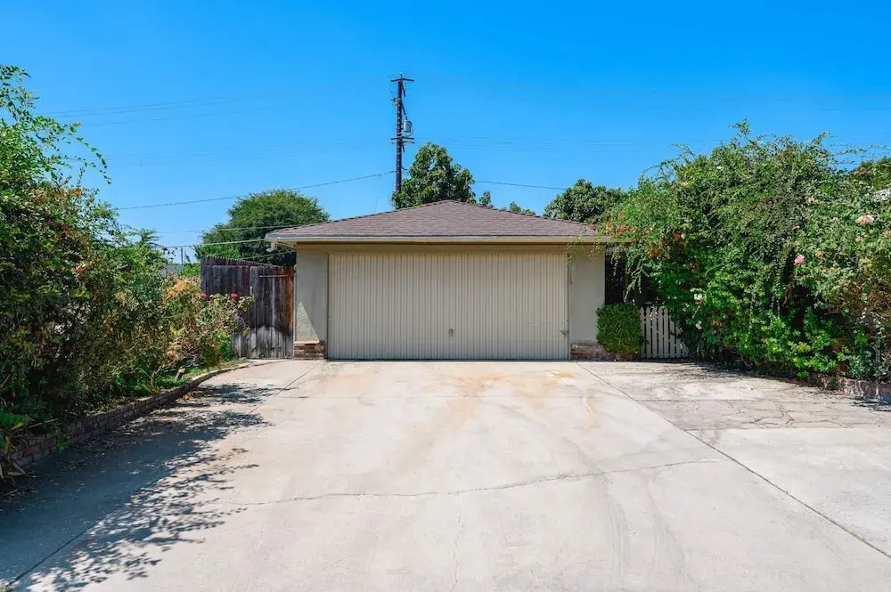 Spacious Retreat w Large Kitchen Outdoor Patio
